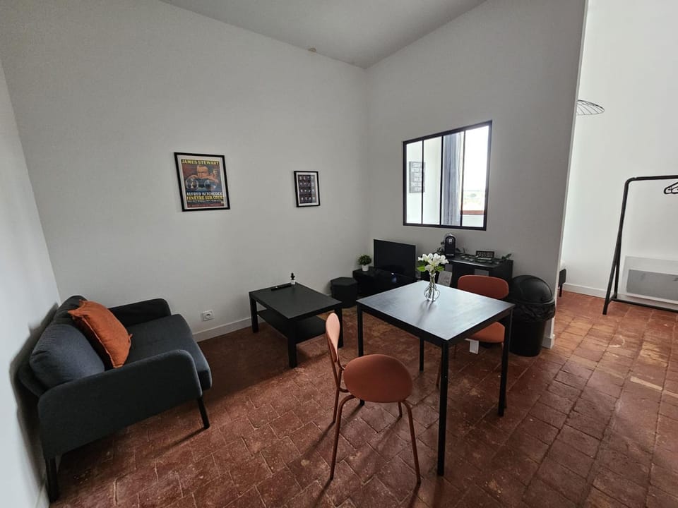 TV and multimedia, Living room, Dining area