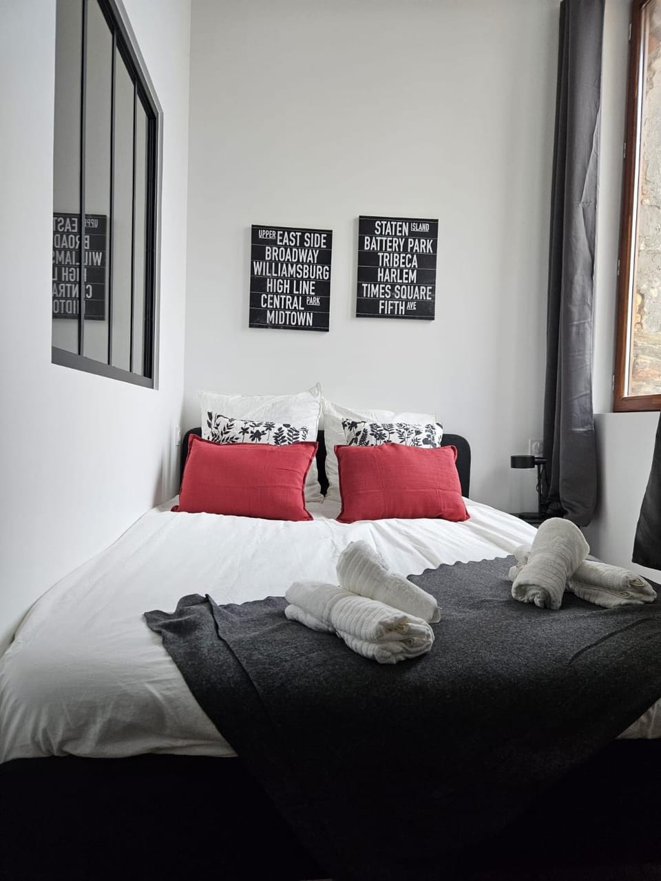 Bed, Bedroom, towels