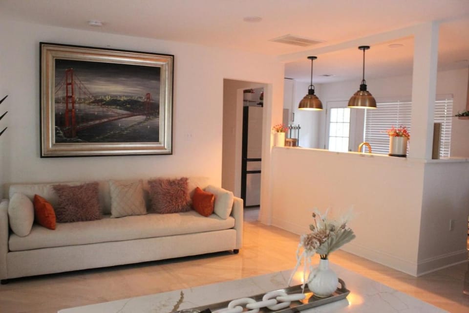 Southern Elegance Gateway Villa in Stockbridge