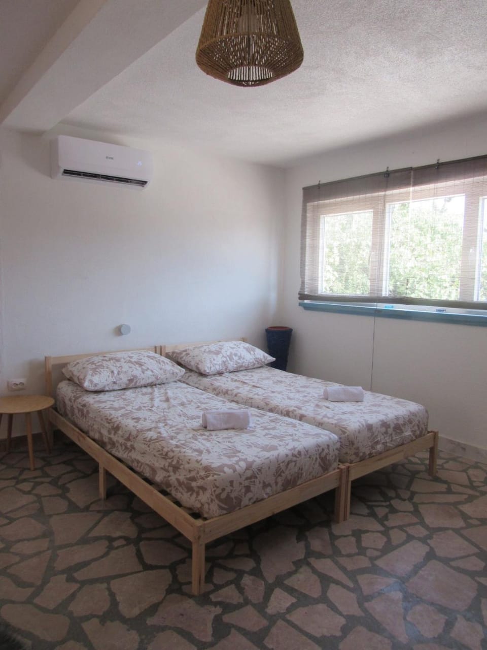 Bed, air conditioner