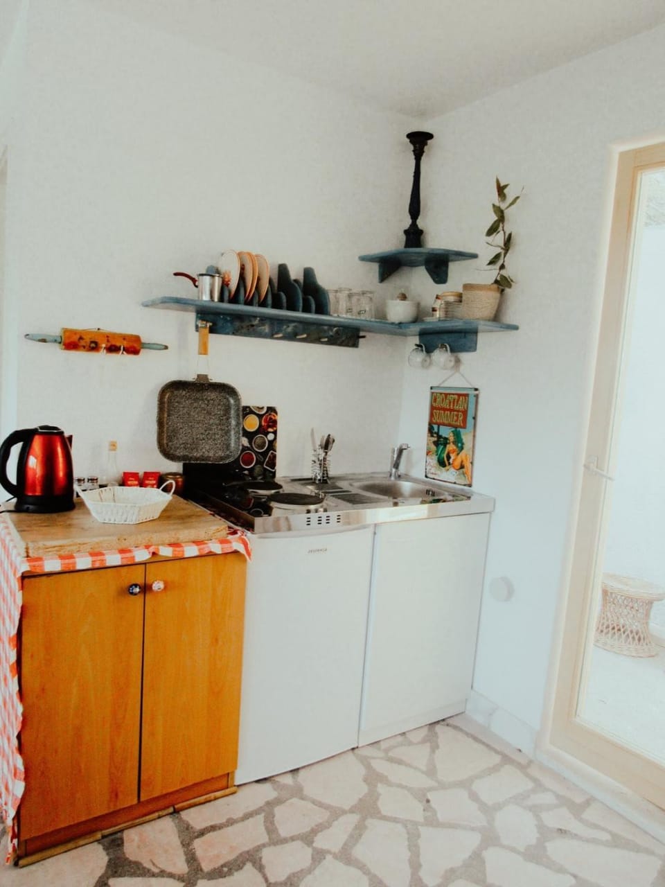 Kitchen or kitchenette, pet friendly