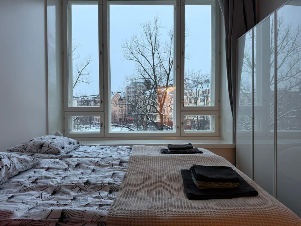 Bed, Bedroom, towels