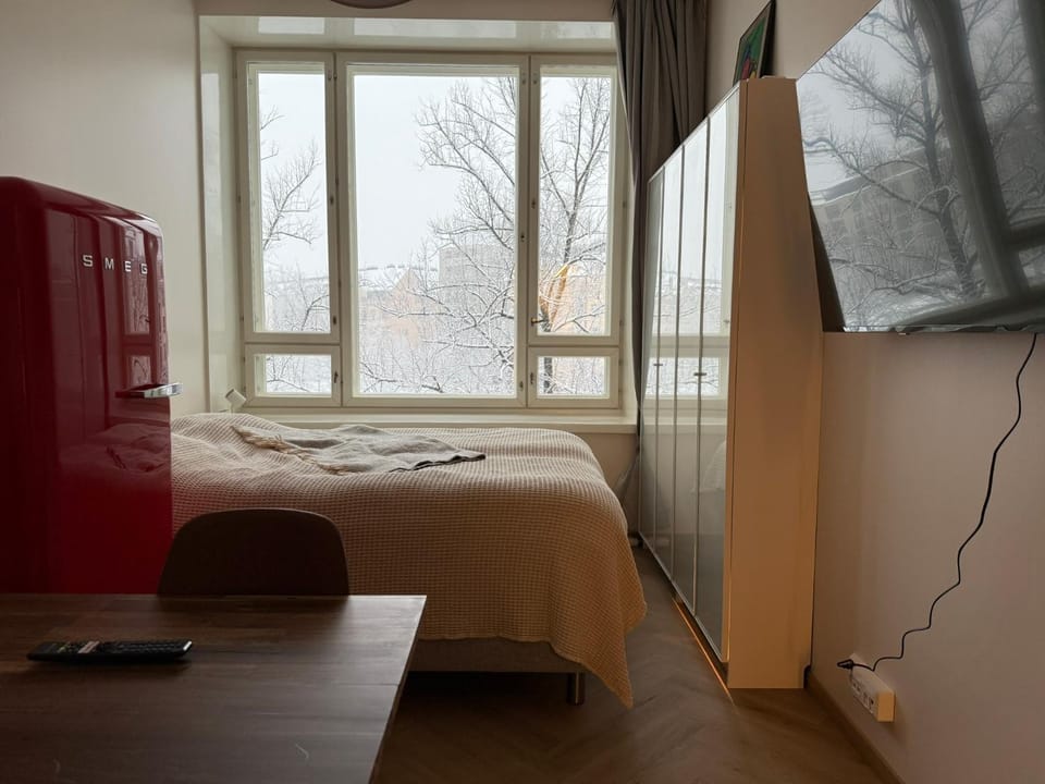 Bed, TV and multimedia, Bedroom