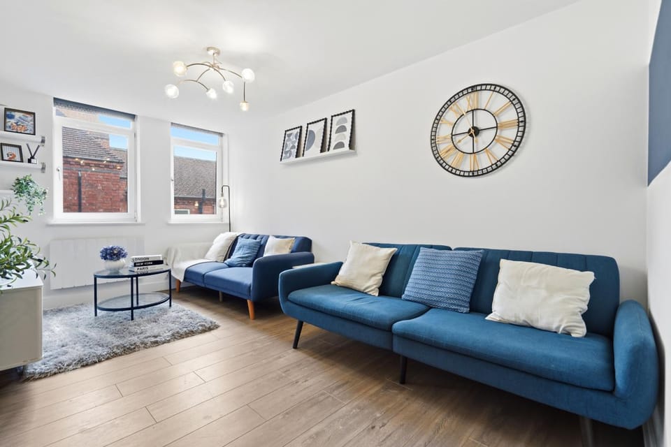 Contractor-Friendly Apartment, Secure Parking, Near Coventry Station, Sleeps 4 Apartment in Coventry