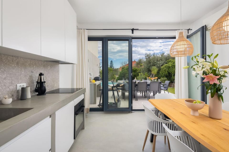 View (from property/room), Balcony/Terrace, Kitchen or kitchenette, Living room, Seating area, Dining area, pet friendly