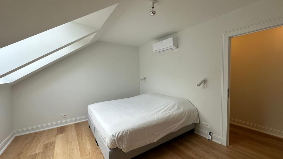 Bed, Bedroom, air conditioner