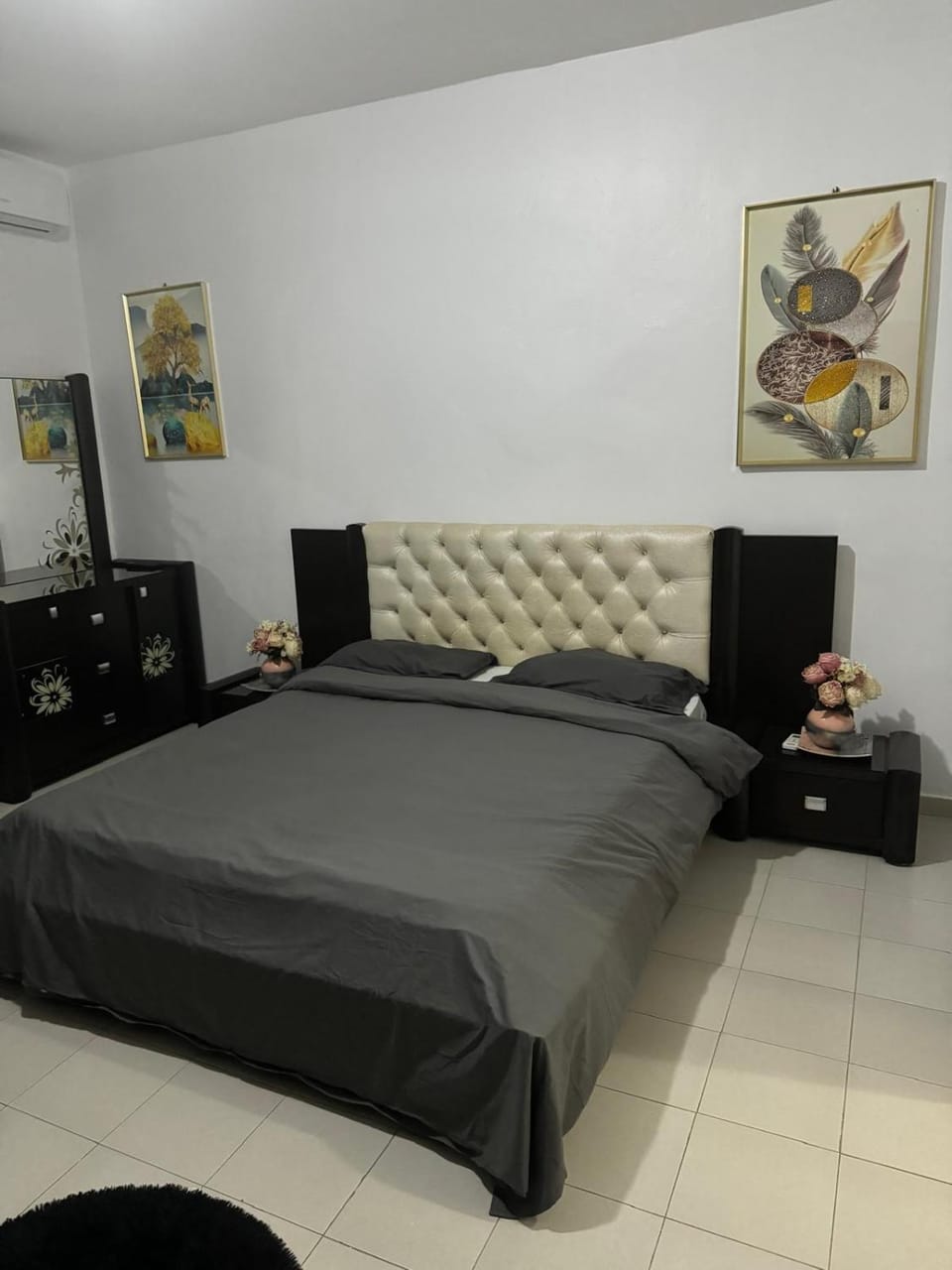 Bed, TV and multimedia, Photo of the whole room, Bedroom