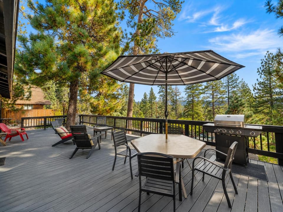Property building, Patio, Spring, Day, View (from property/room), Balcony/Terrace, Dining area