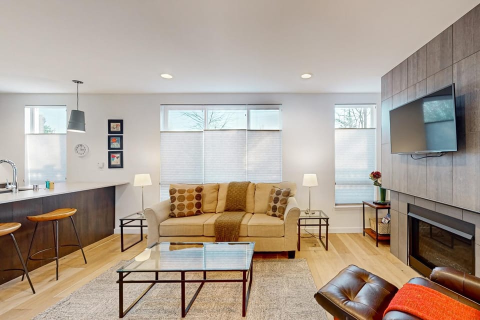 Sunset Hill Cottage House in Ballard