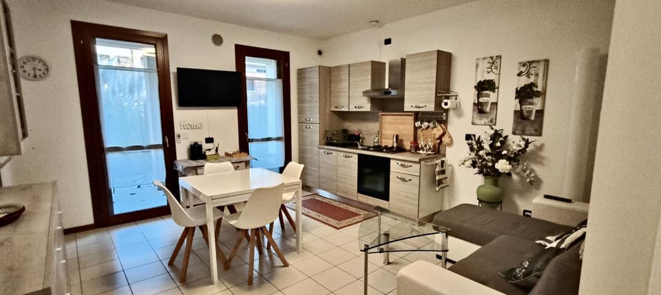 Lounge or bar, kitchen