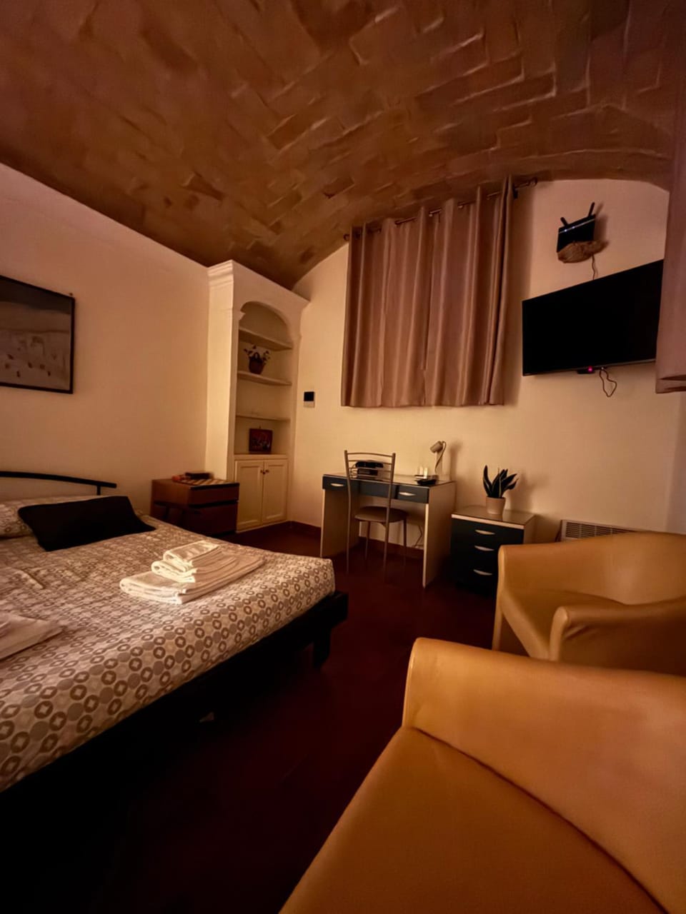 Communal lounge/ TV room, Bed, TV and multimedia, Living room, Photo of the whole room, Seating area