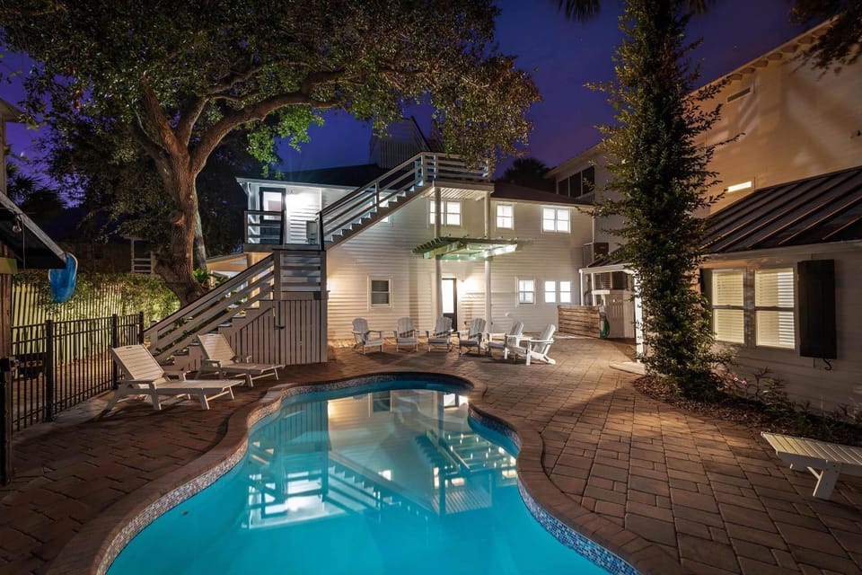 Property building, Seating area, Swimming pool