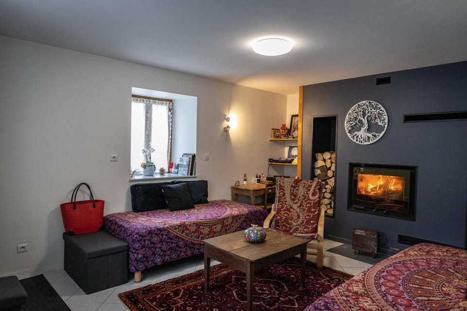 Bed, Living room, Seating area, fireplace