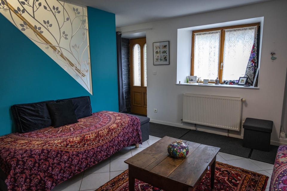 Bed, Living room