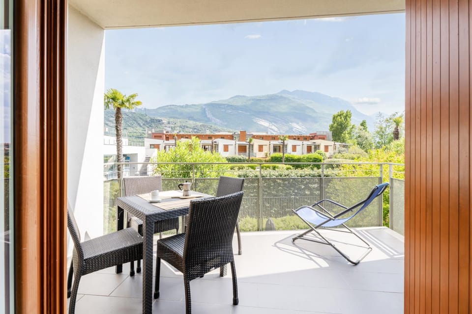 Balcony/Terrace, Balcony/Terrace, Dining area, Mountain view