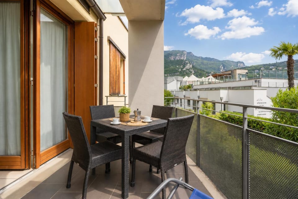 Day, Summer, View (from property/room), Balcony/Terrace, Dining area, Mountain view, Pool view