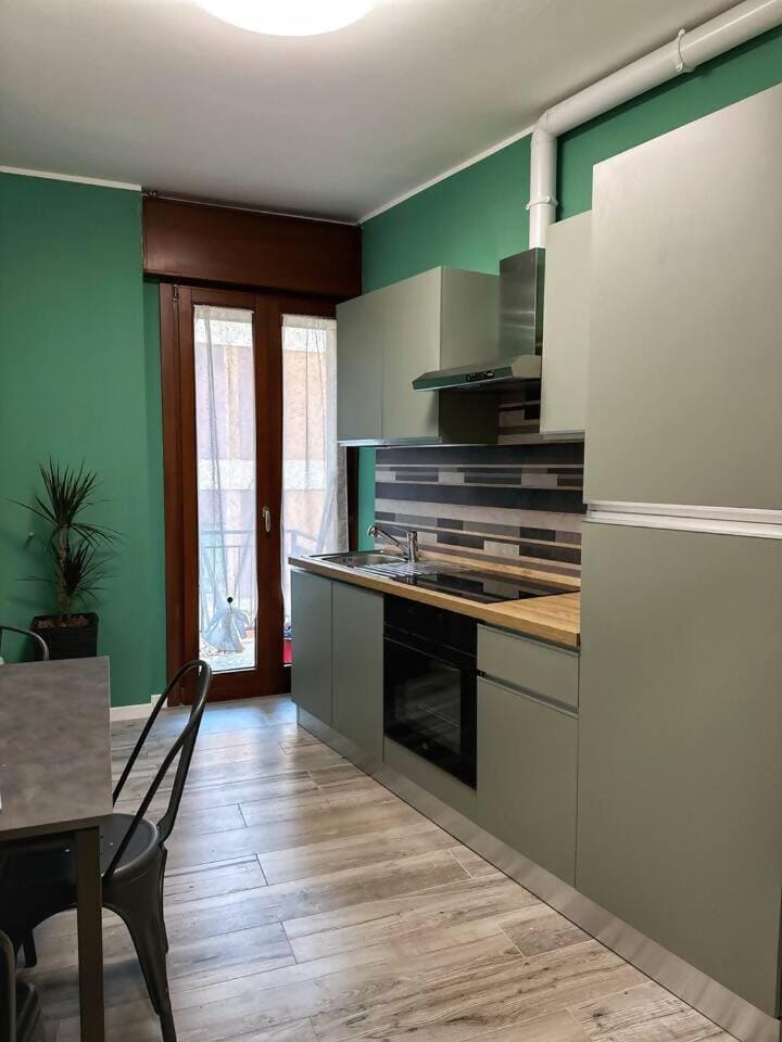 Kitchen or kitchenette, Dining area, oven, stove