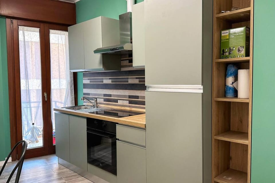 Kitchen or kitchenette, oven, stove