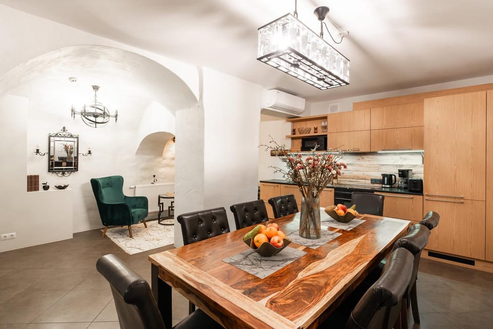 Coffee/tea facilities, Kitchen or kitchenette, Living room, Seating area, Dining area, dishwasher, microwave, pet friendly, stove, toaster