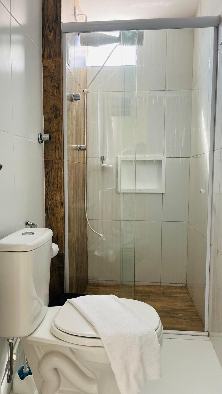Shower, Toilet, Bathroom, towels