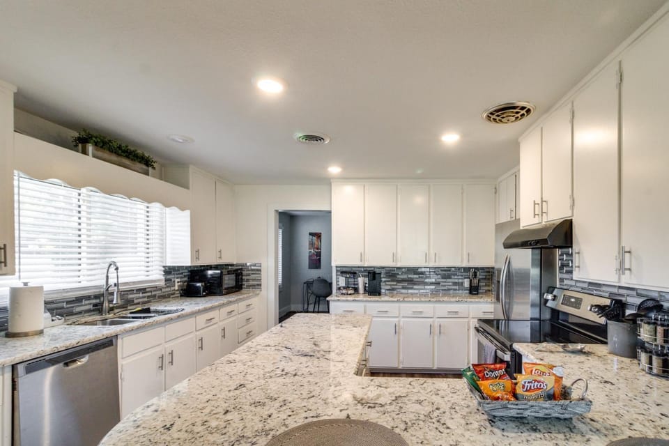 Home w/ Patio & Games Near Dtwn Pensacola! House in Pensacola