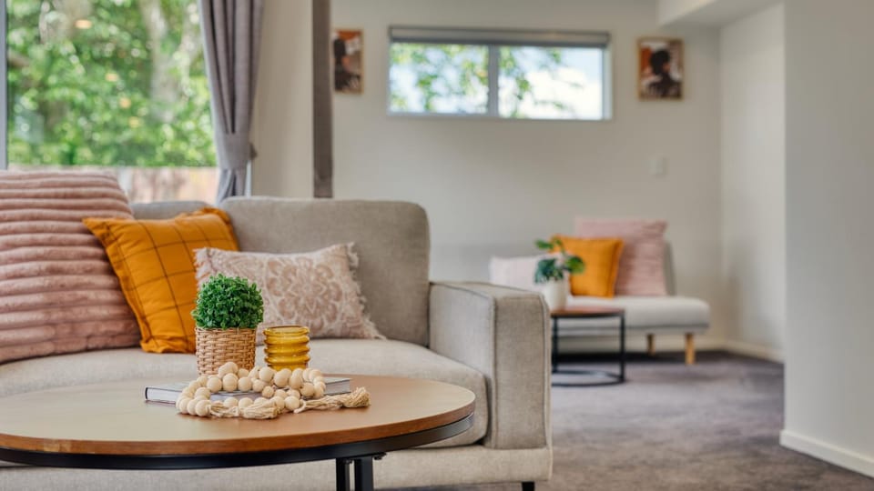 Modern 3 Bedroom House Close to Chartwell Center House in Hamilton