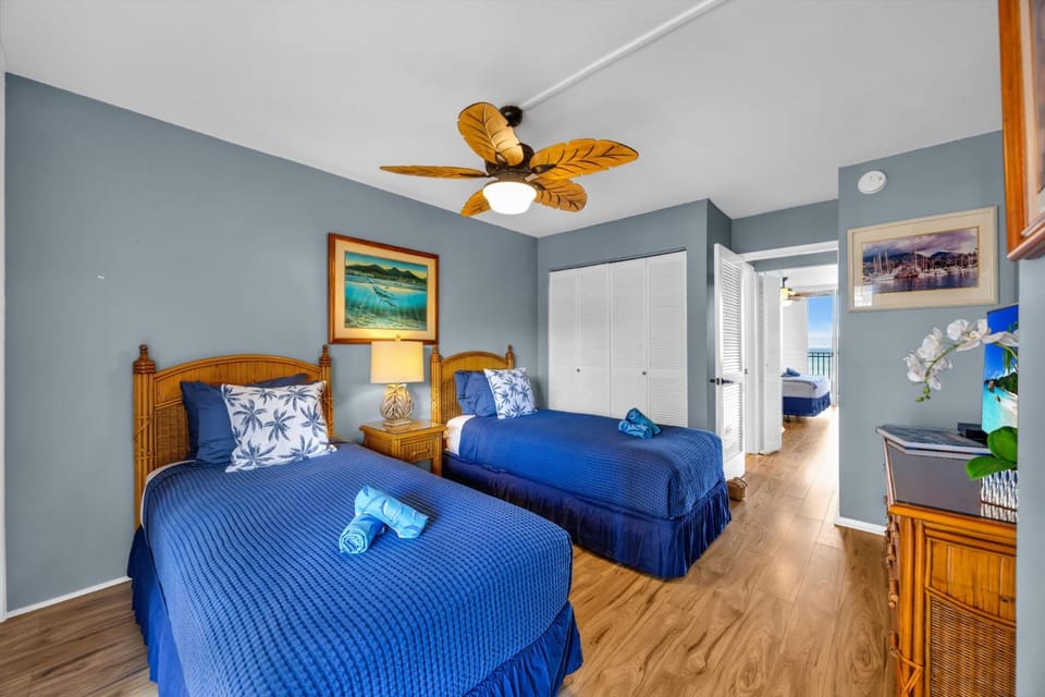 Oceanfront Escape, Molokai Views & Tropical Breezes House in Kahana
