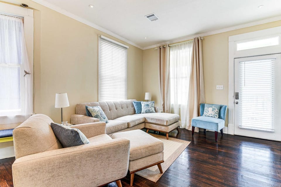 Walk to Beach! Family-Friendly Galveston Home House in Galveston Island