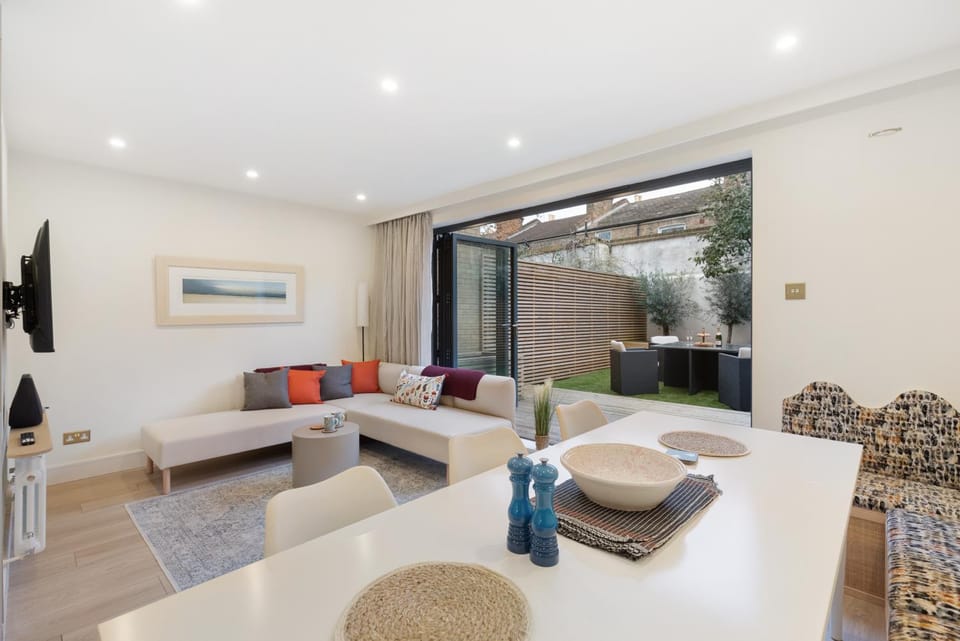 Living room, Photo of the whole room, Seating area