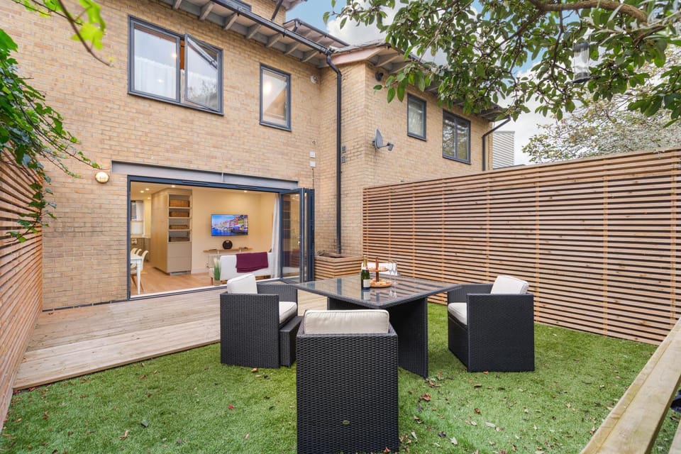 Property building, Spring, Day, Garden, Seating area, Garden view