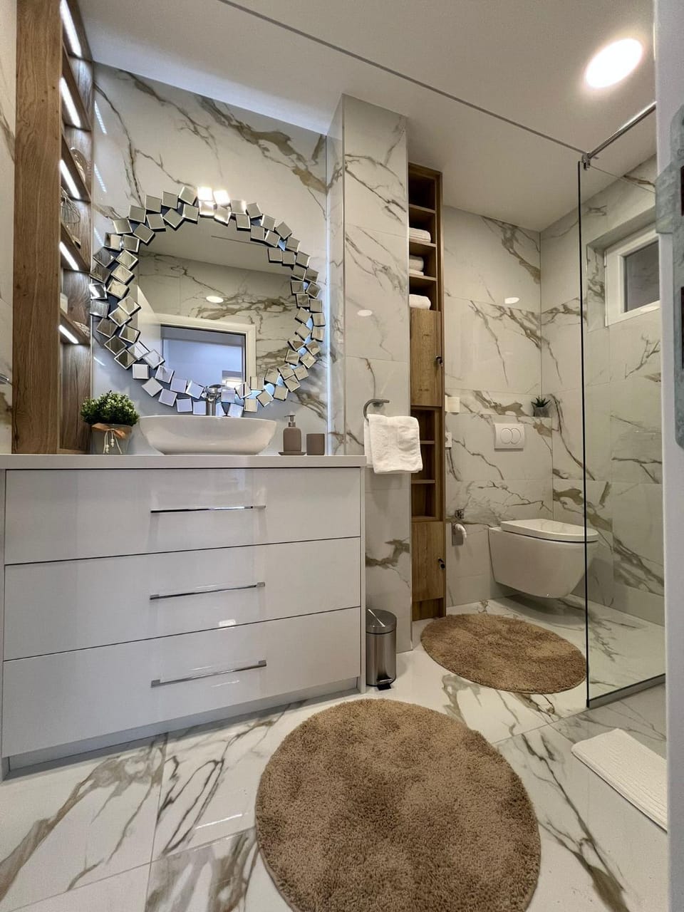 Shower, Toilet, Bathroom, towels