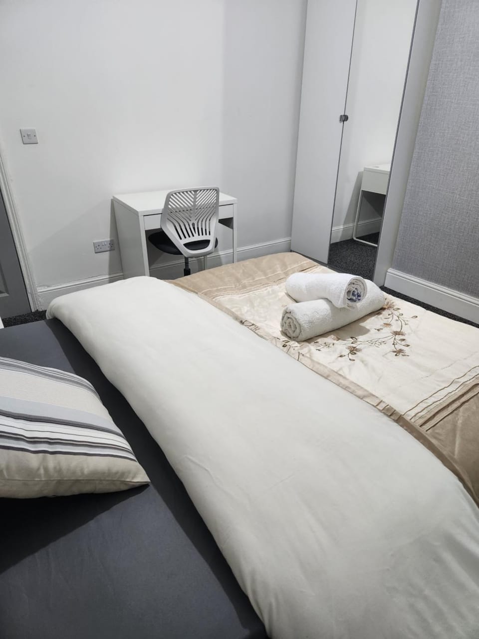 Bed, Internal: Not applicable to any particular room