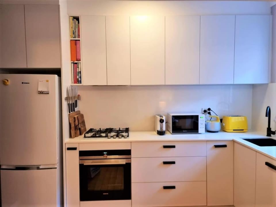 Classic Bondi 1 bed a few steps from the beach Apartment in Sydney