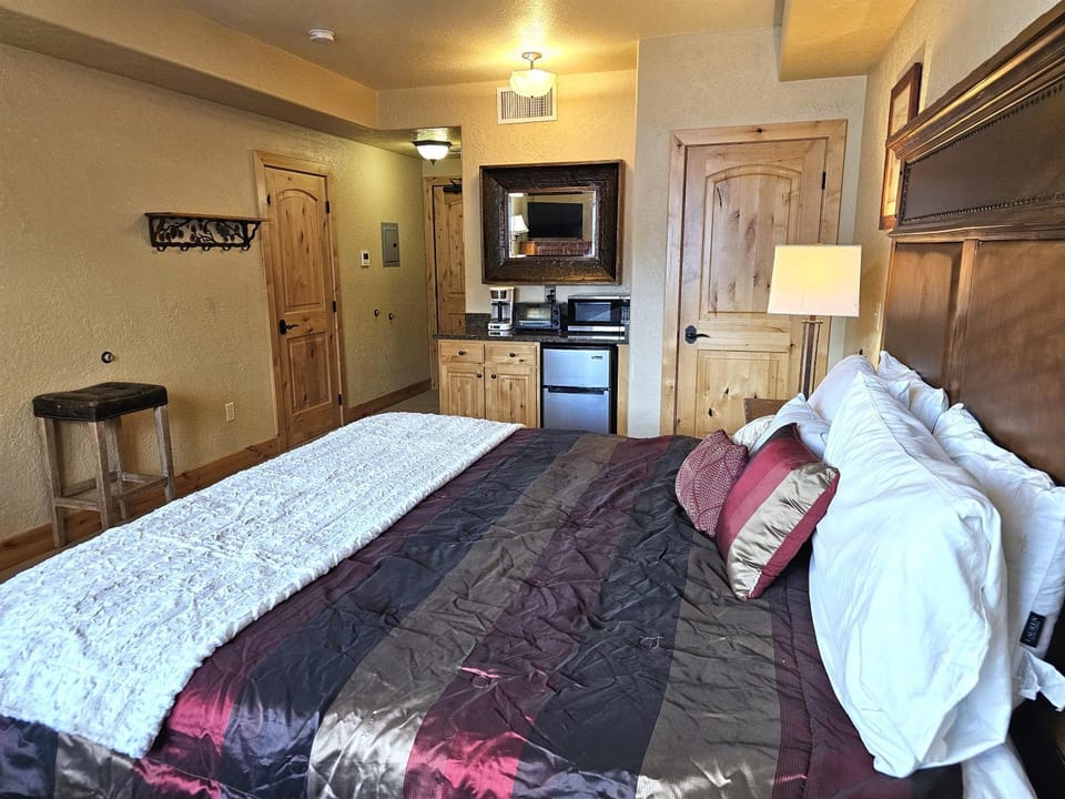 Ski-in, Ski-out, Canyons, Silverado, King, Hot tub, Free Coffee Bar Apartment hotel in Wasatch County