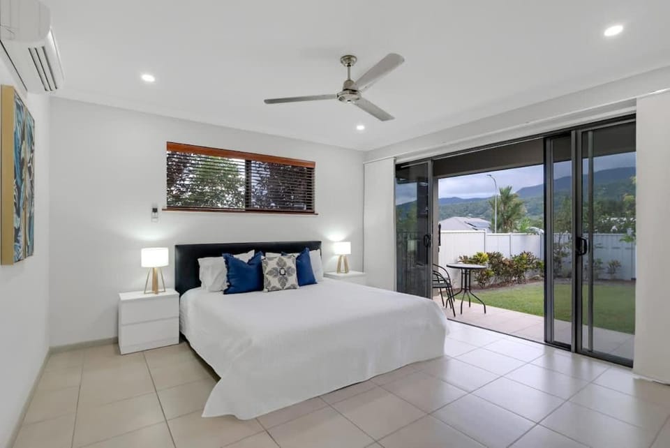 Trinity Beach Oasis - Poolside Retreat and Serenity House in Cairns