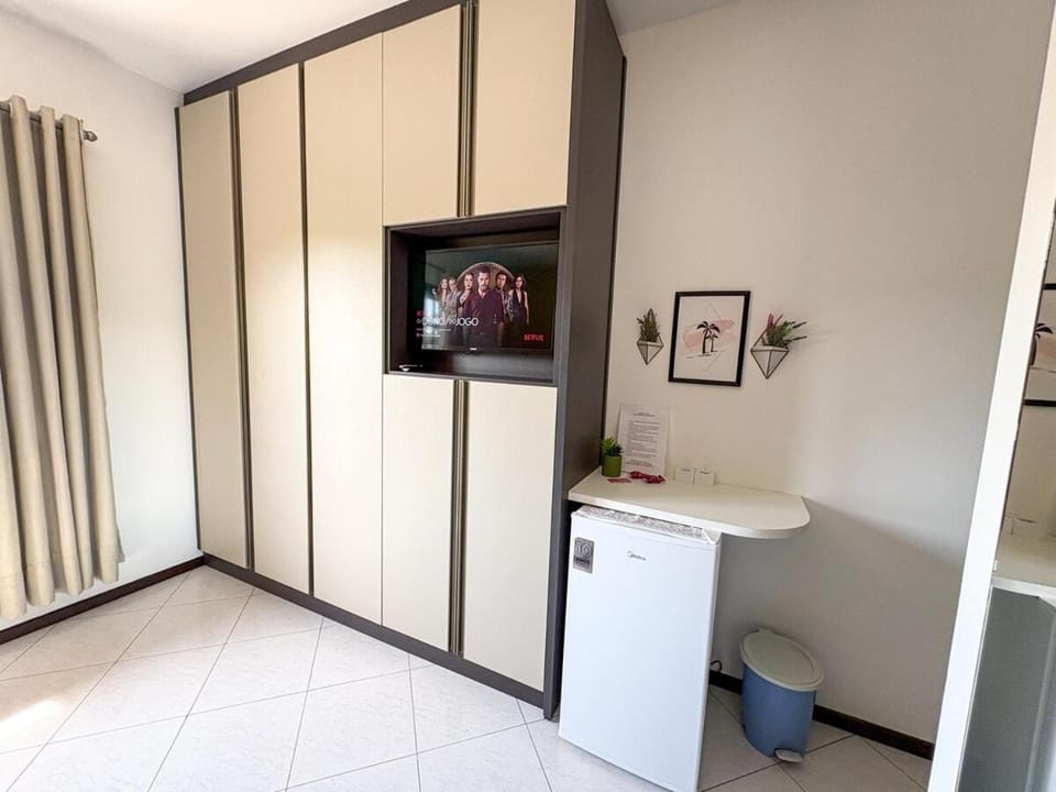 Hospedaria Orquídeas de Bombinhas - Quarto 1 - com café da manhã incluso - suíte privativa com banheira de imersão Bed and Breakfast in Bombinhas