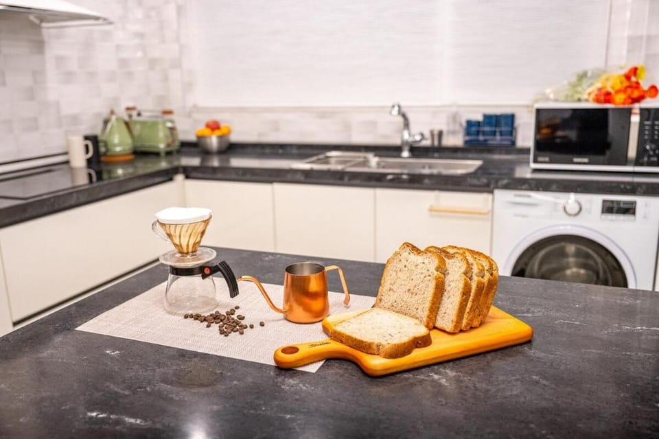 Kitchen or kitchenette, stove, washing machine