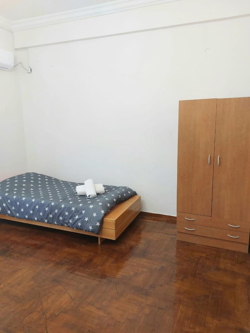 3beds in prv room 5' from metro Hostel in Athens