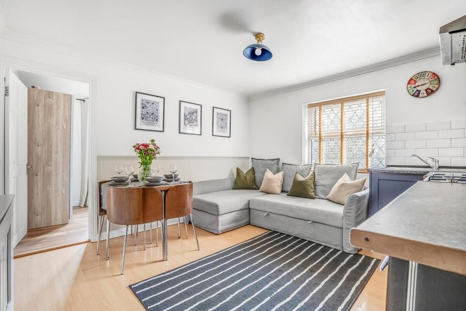 Living room, Photo of the whole room, Seating area, Dining area