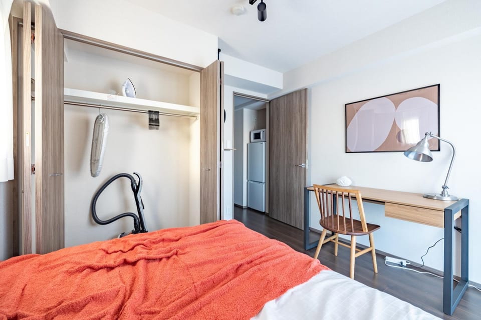Bed, TV and multimedia, Bedroom, wardrobe