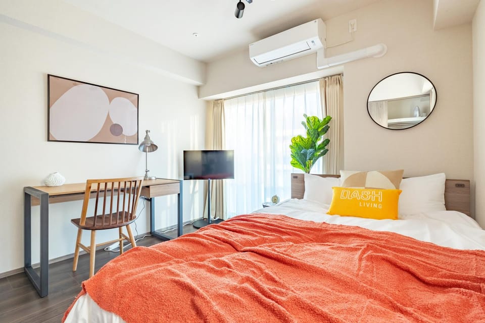 Bed, TV and multimedia, Seating area, air conditioner