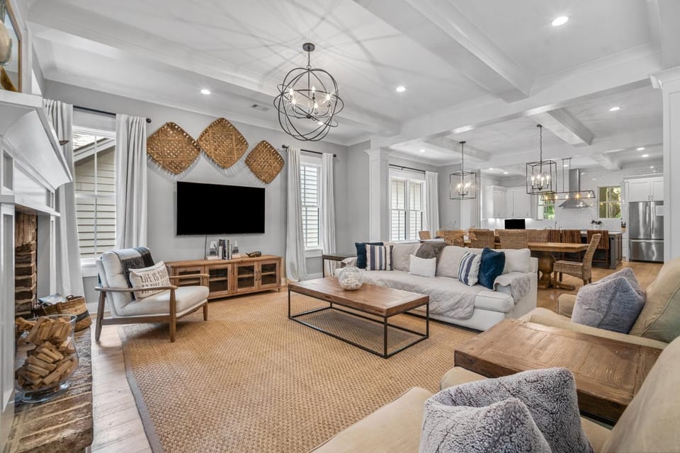 Wonderful luxury vacation home 4 BR home w private pool Stainless steel appliances Open kitchen House in Hilton Head Island