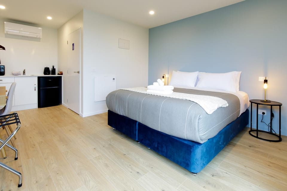 Bed, Kitchen or kitchenette, Bedroom, heating