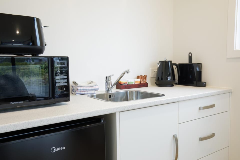 Coffee/tea facilities, microwave, toaster