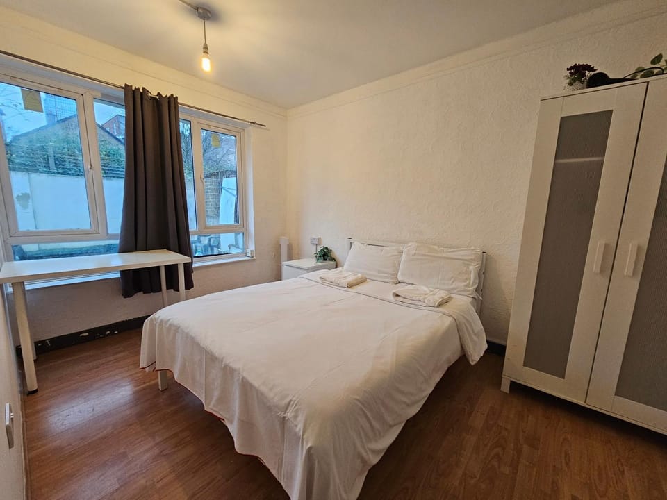 London E14 Rooms Bed and Breakfast in London