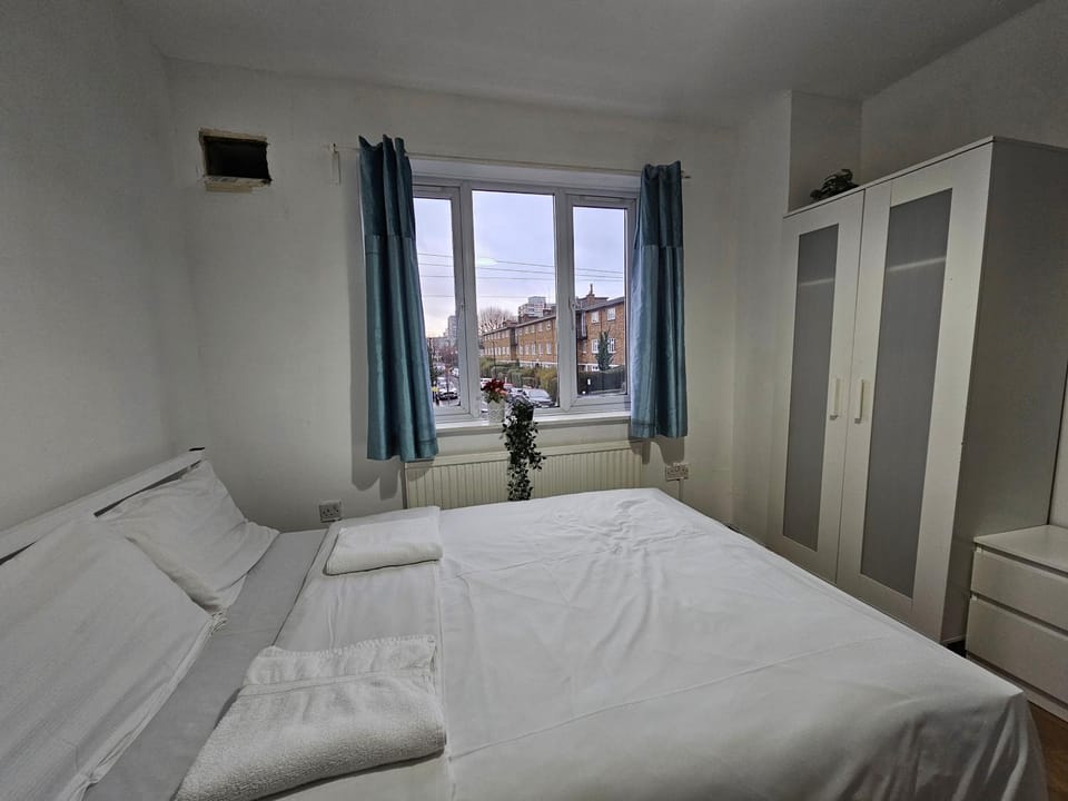 London E14 Rooms Bed and Breakfast in London