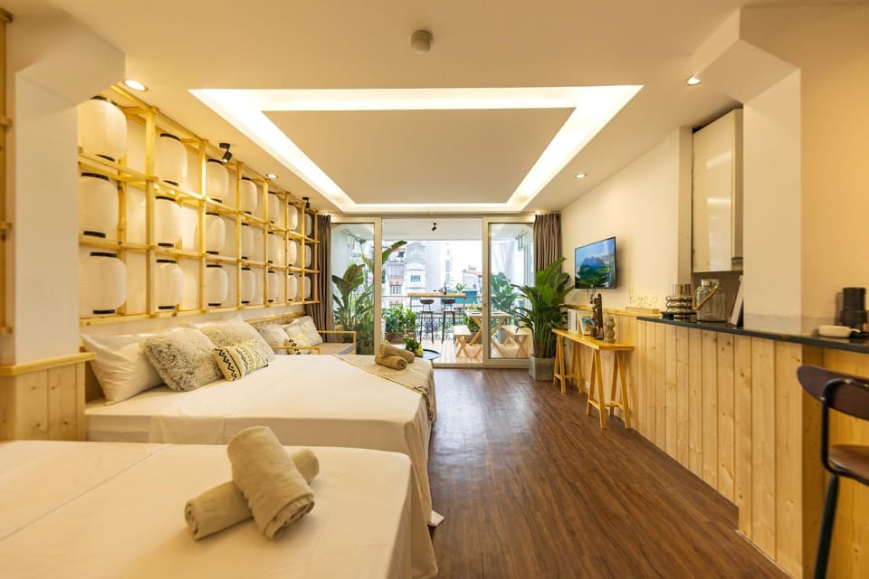 Bed, TV and multimedia, Living room, Photo of the whole room, Seating area, Bedroom