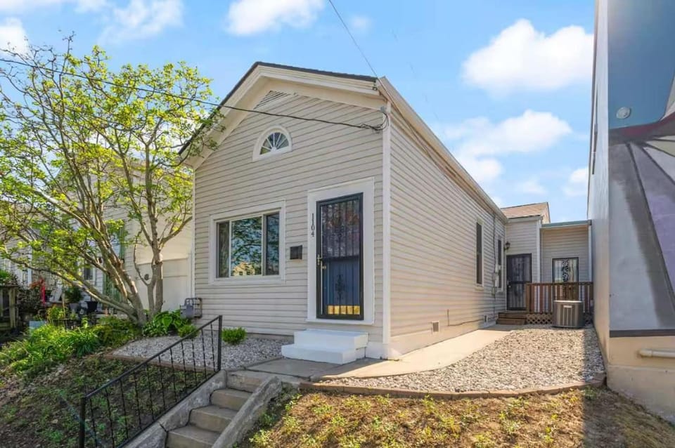Stylish Retreat Walkable to Bars & Restaurants House in Jefferson County