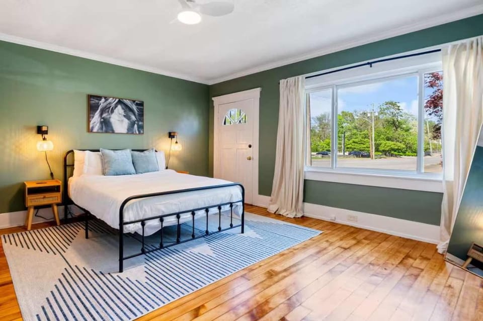 Stylish Retreat Walkable to Bars & Restaurants House in Jefferson County