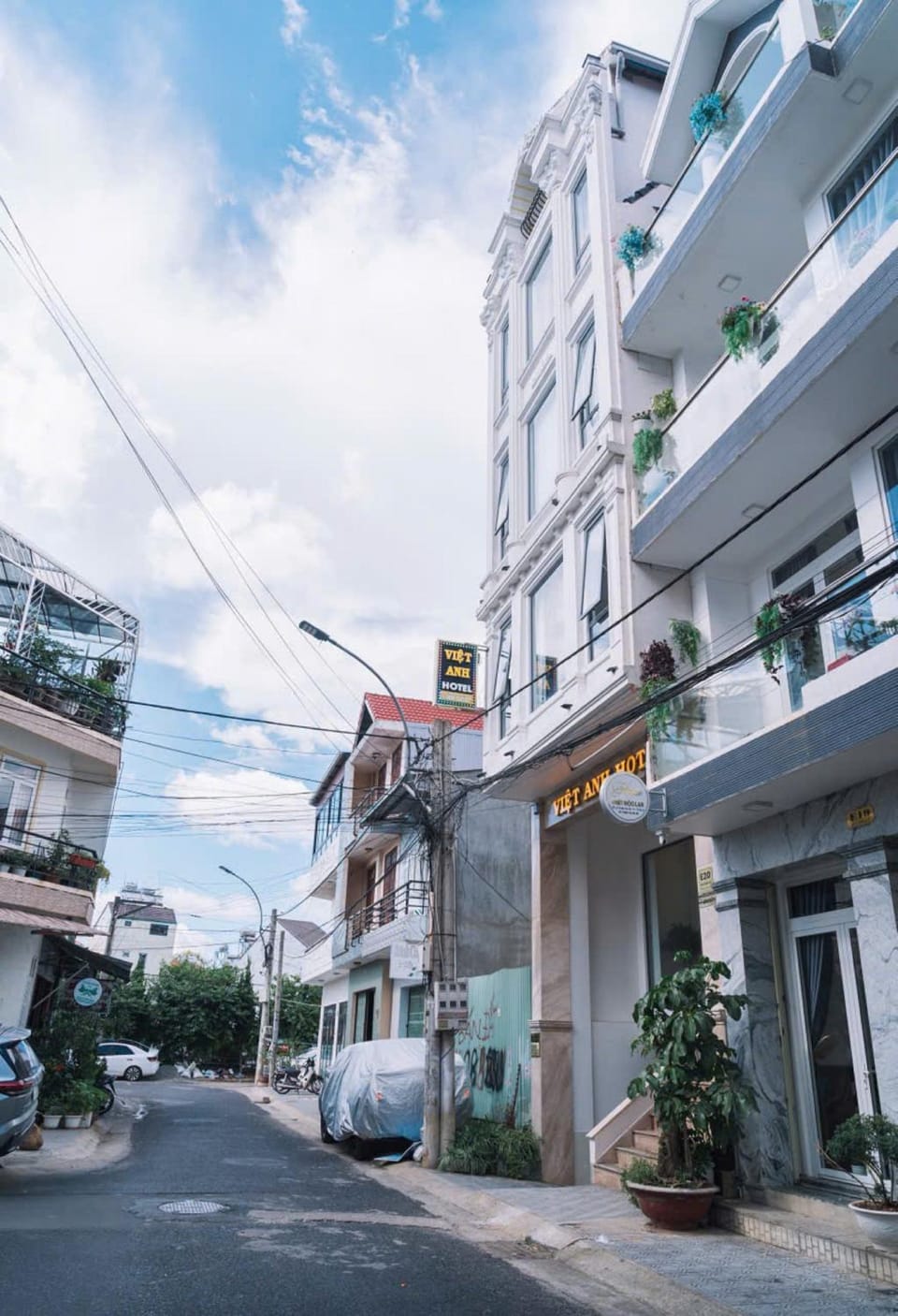Property building, Day, Neighbourhood, City view, Street view, Location
